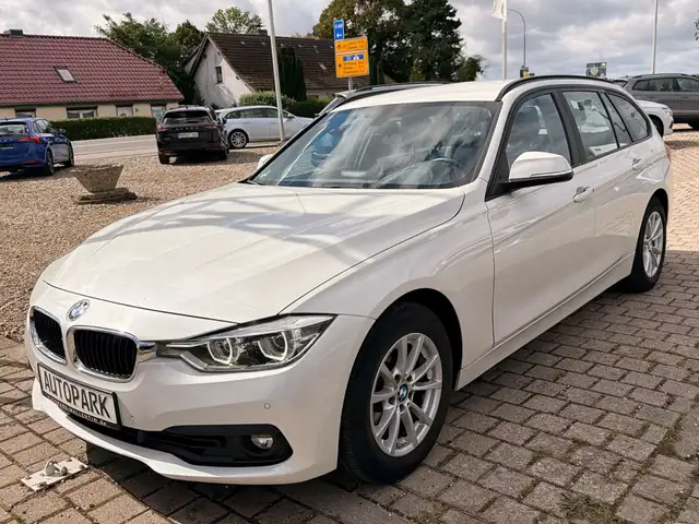 BMW 320 view 2