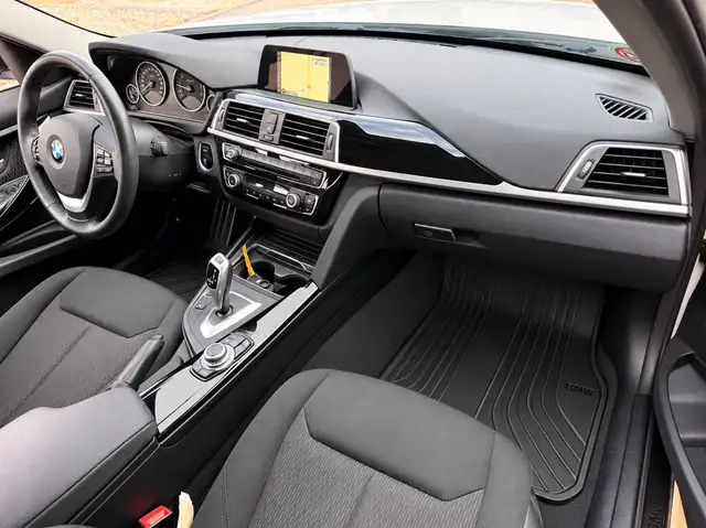BMW 320 view 11