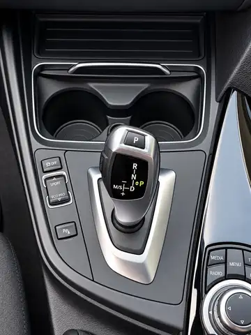 BMW 320 view 14