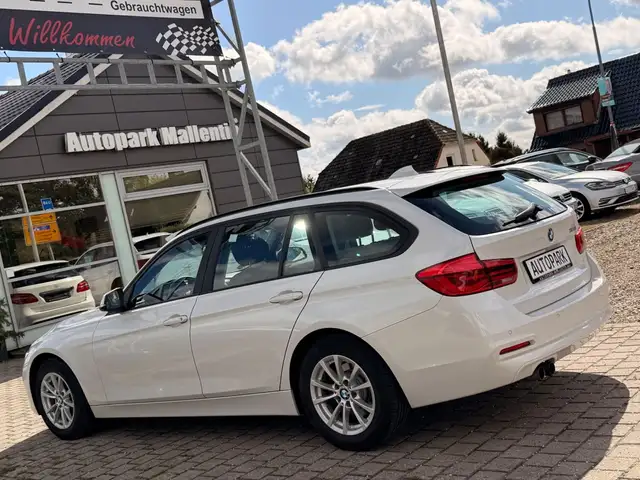 BMW 320 view 4