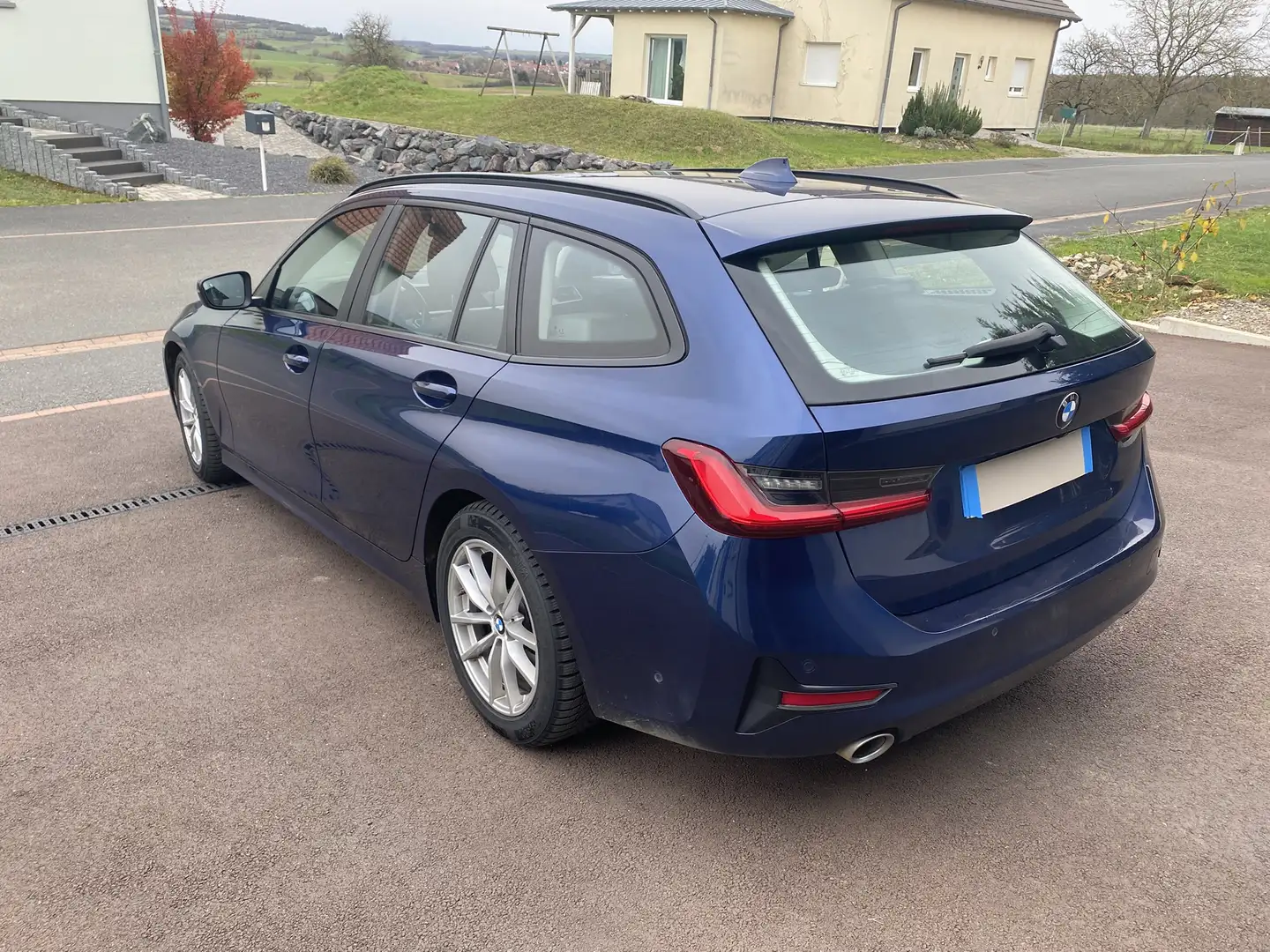 BMW 320 xdrive touring Bleu - 1