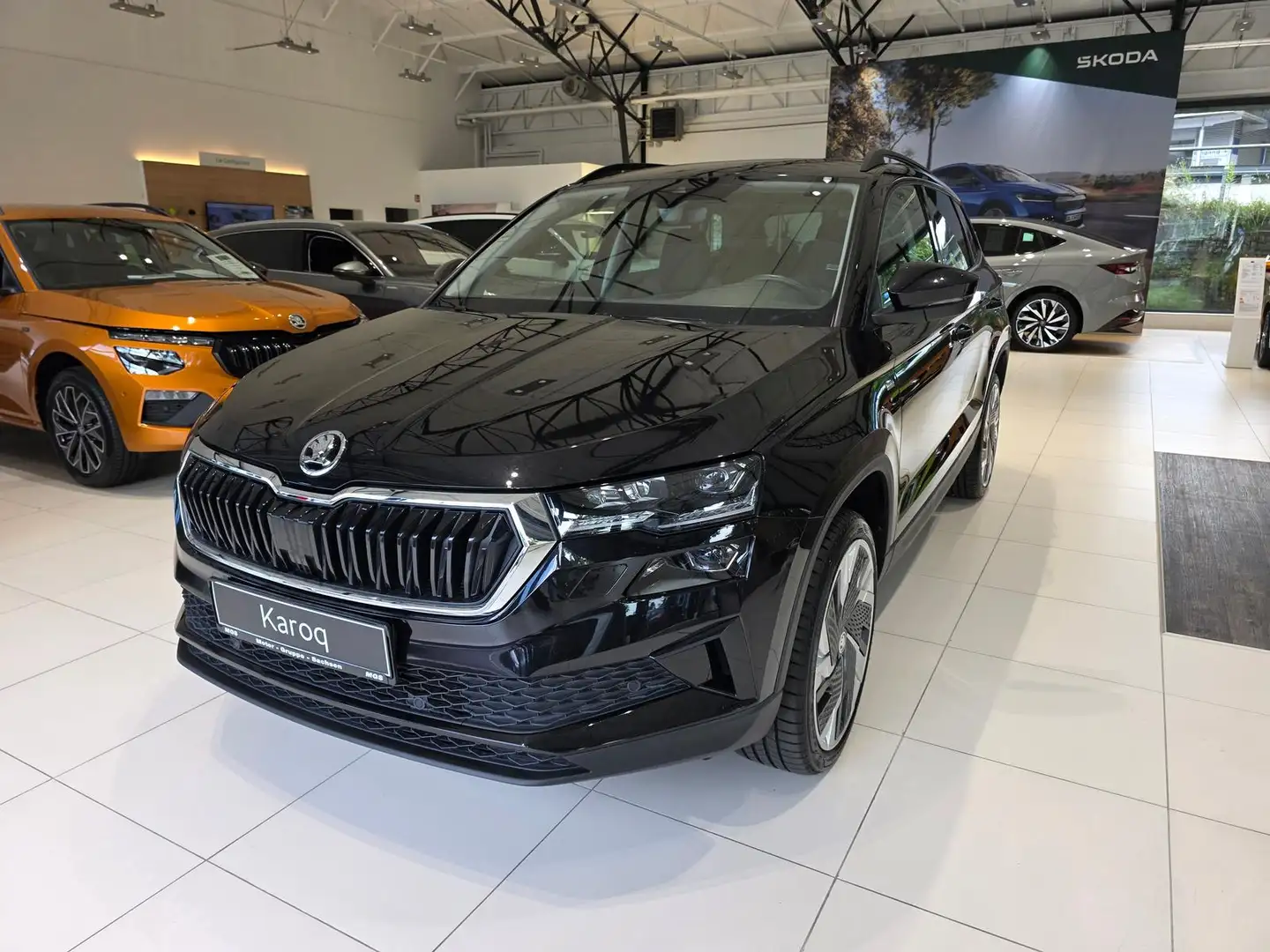 Skoda Karoq 1.5 TSI DSG Tour Schwarz - 2