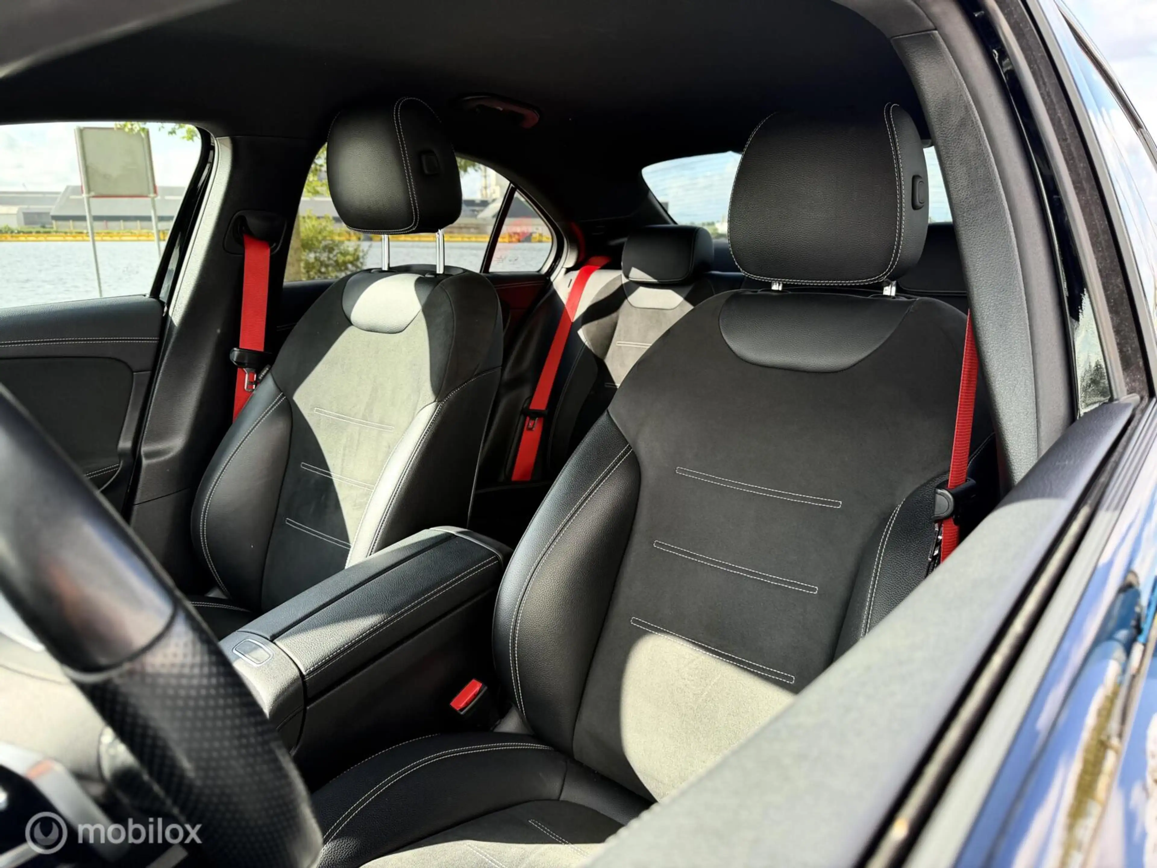 Mercedes-Benz A 250 e AMG Line | Black on Black | Carplay — photo 13