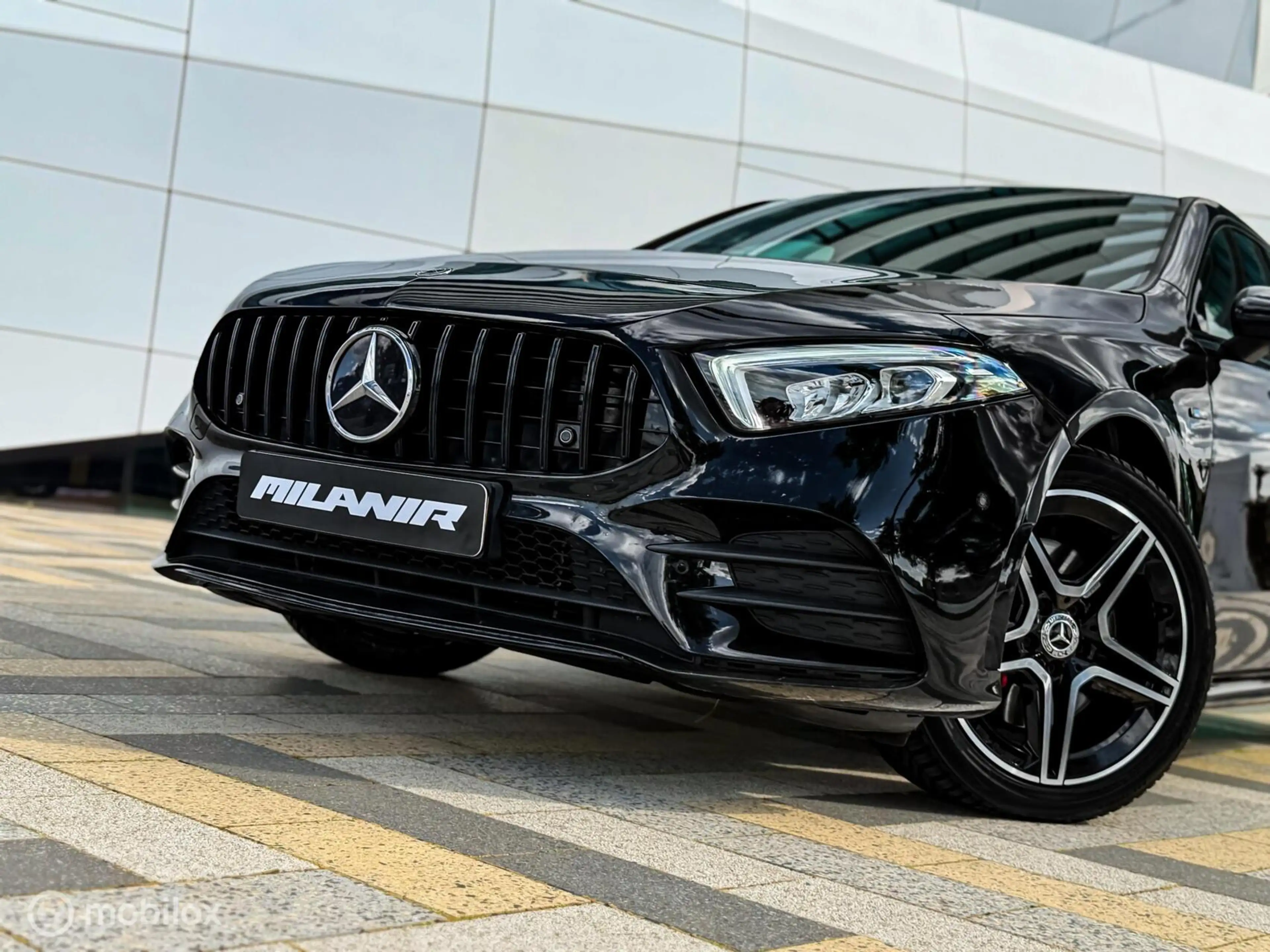 Mercedes-Benz A 250 e AMG Line | Black on Black | Carplay — photo 4