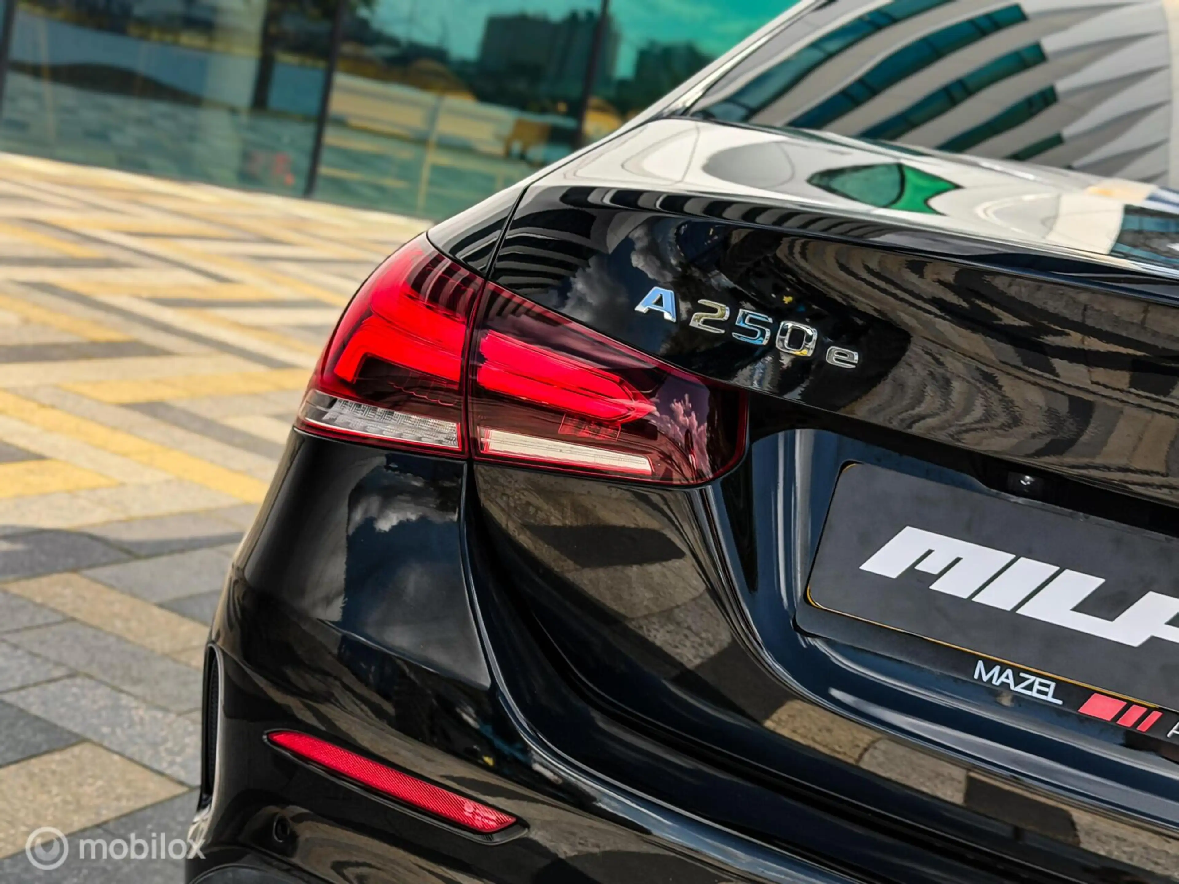 Mercedes-Benz A 250 e AMG Line | Black on Black | Carplay — photo 9