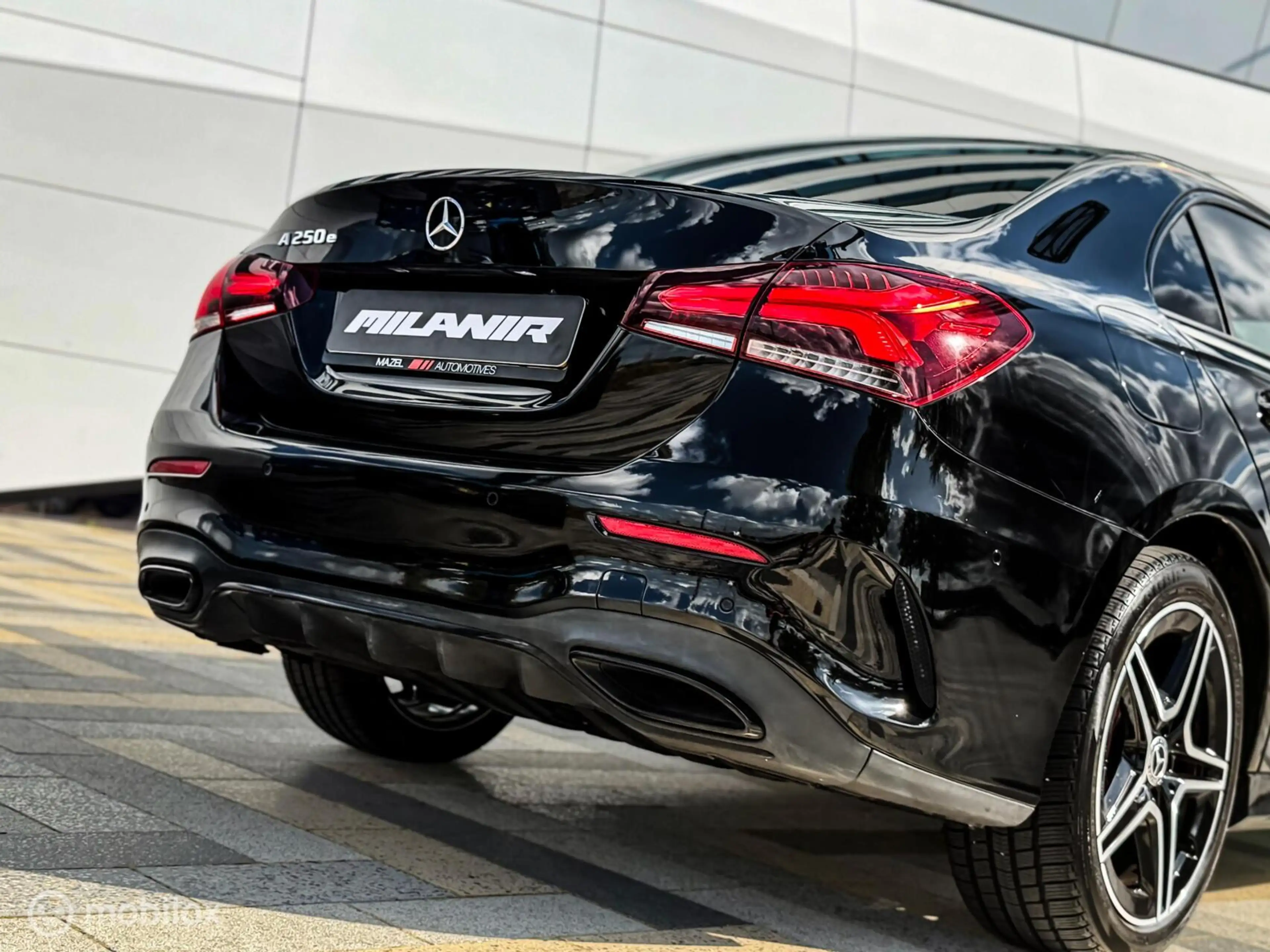 Mercedes-Benz A 250 e AMG Line | Black on Black | Carplay — photo 10