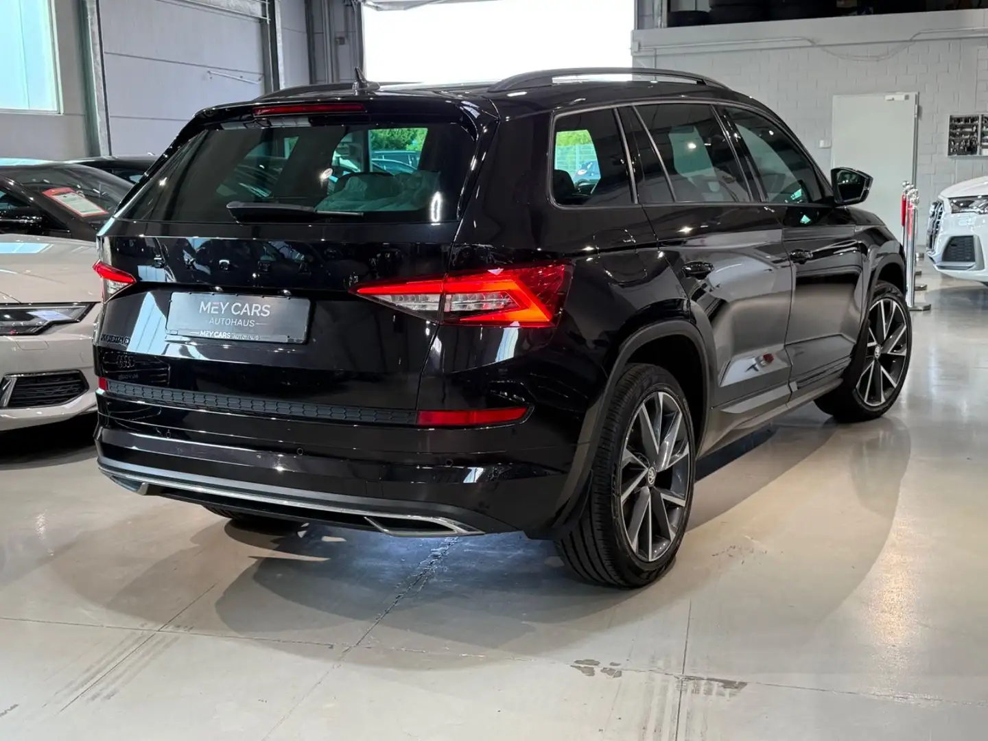 Skoda Kodiaq 2.0 TDI Sportline*Panorama*Assistenten* Schwarz - 2
