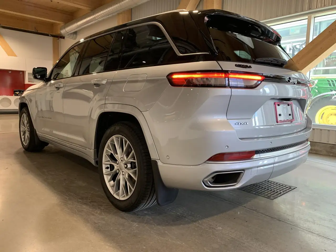 Jeep Grand Cherokee снимка Jeep Grand Cherokee