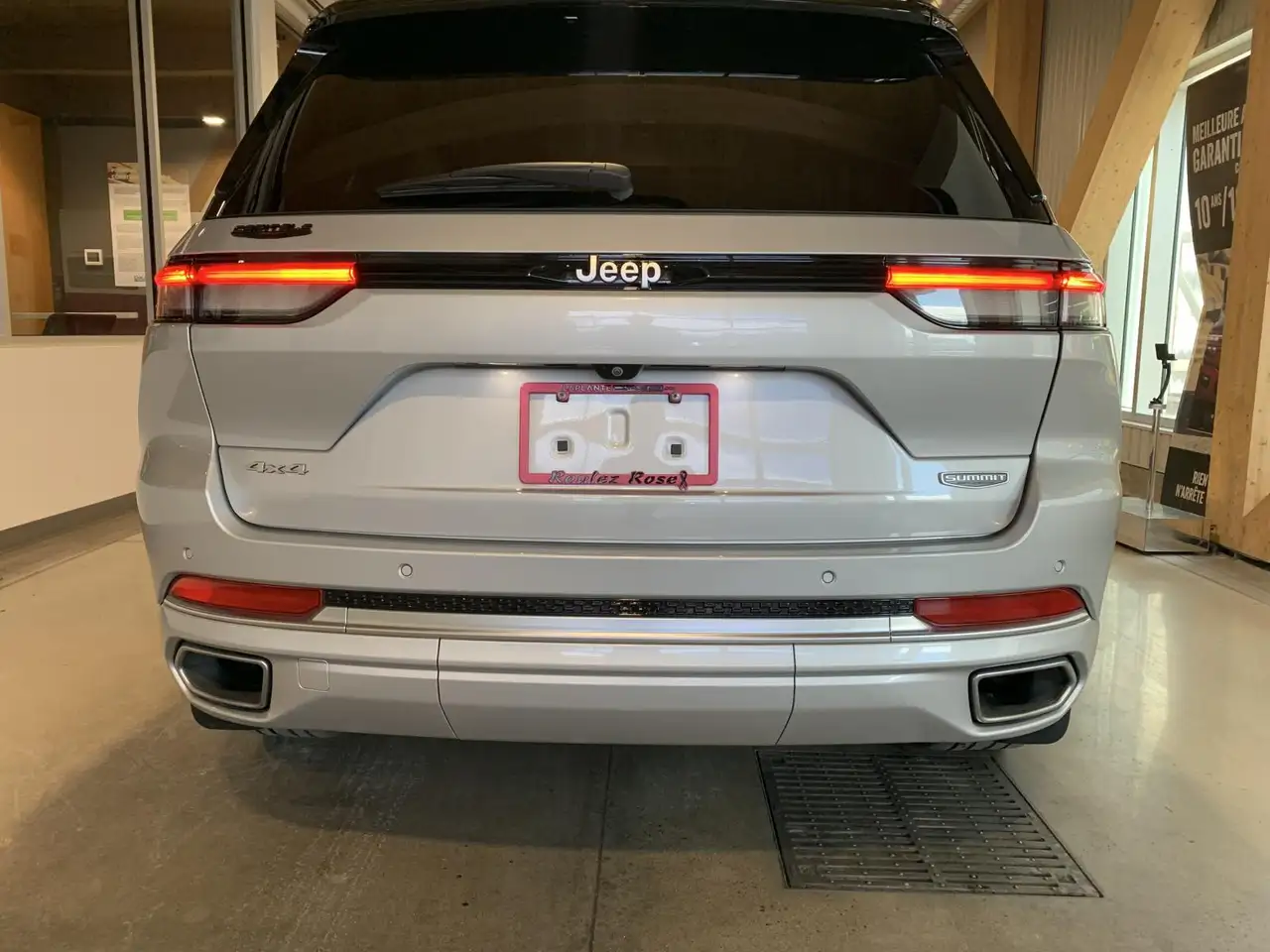 Jeep Grand Cherokee снимка Jeep Grand Cherokee