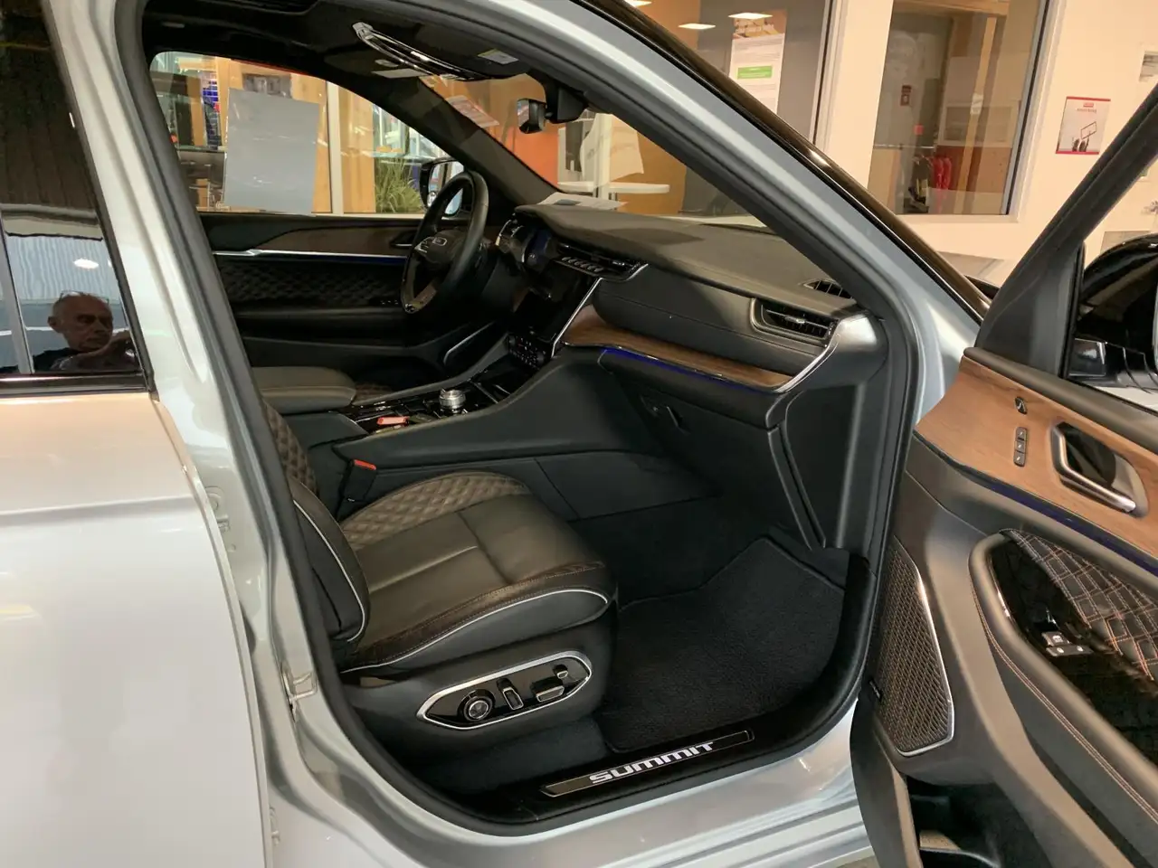 Jeep Grand Cherokee снимка Jeep Grand Cherokee