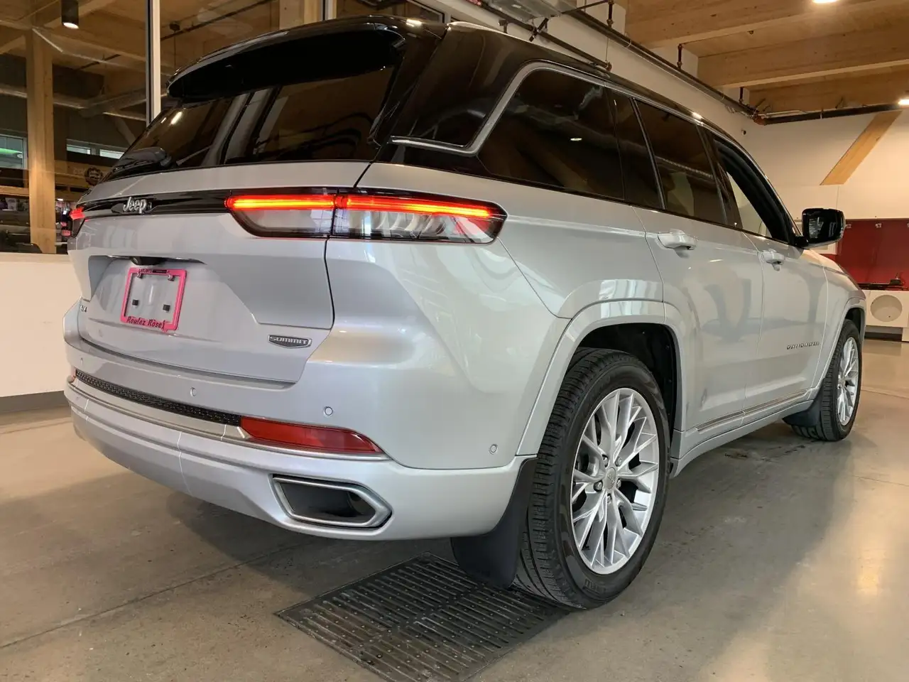 Jeep Grand Cherokee снимка Jeep Grand Cherokee
