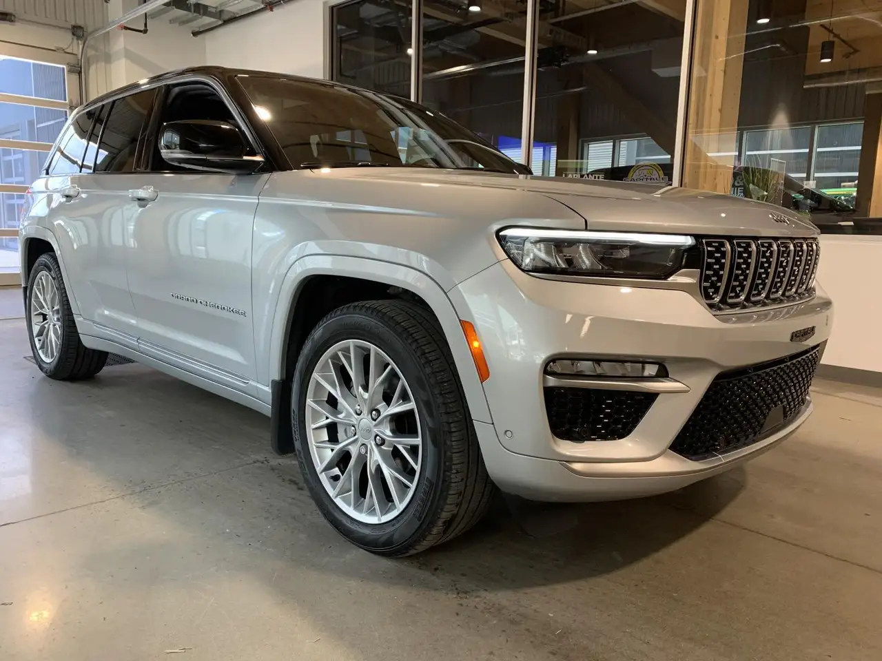Jeep Grand Cherokee снимка Jeep Grand Cherokee