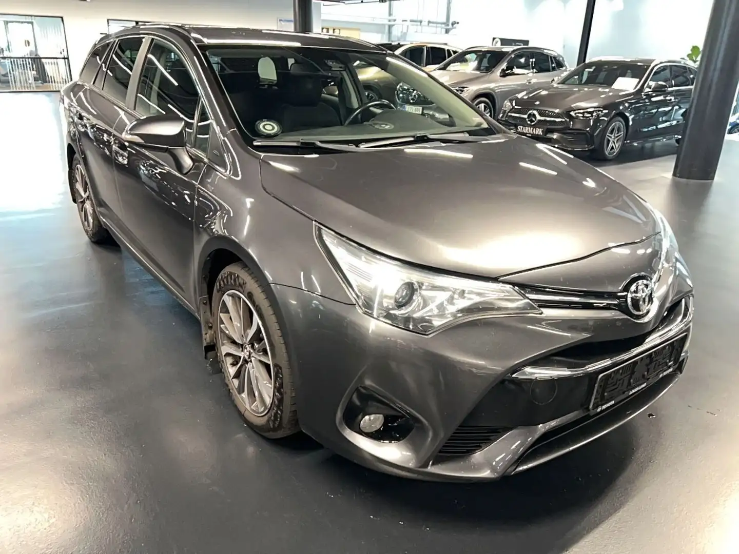 Toyota Avensis Touring Sports 2.0D Business Edition AHK Grau - 1