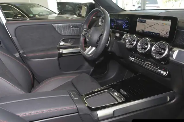 Mercedes-Benz EQB view 8