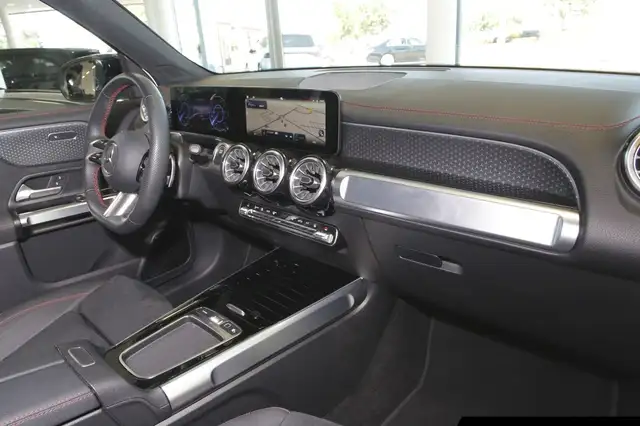 Mercedes-Benz EQB view 7