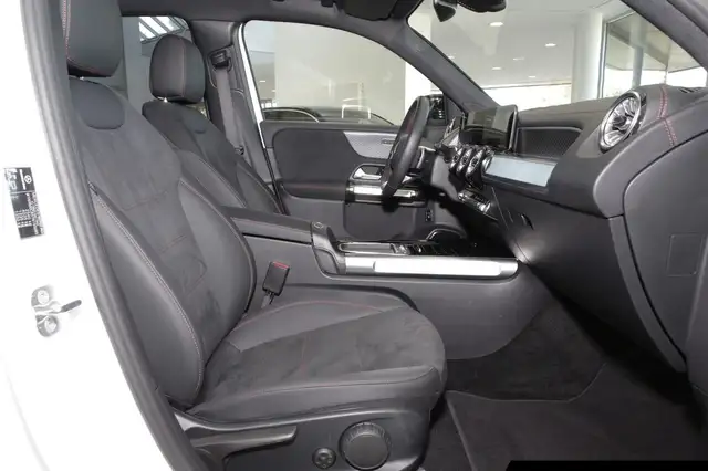 Mercedes-Benz EQB view 6
