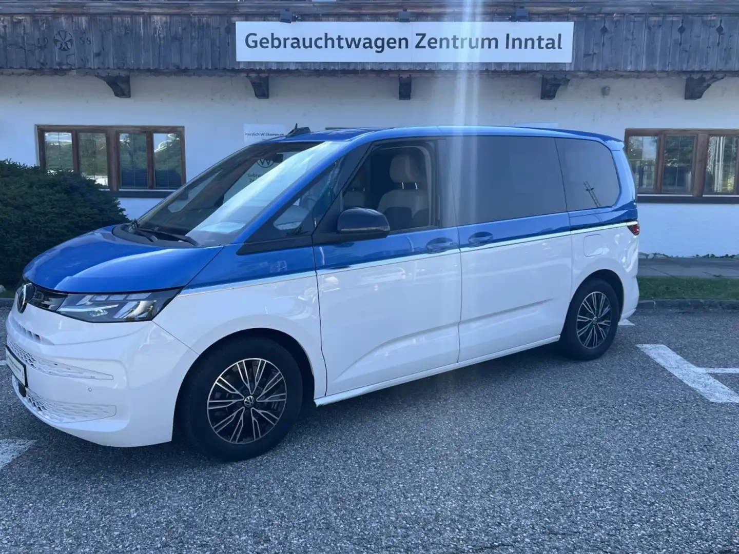 Volkswagen T7 Multivan 1,4 eHybrid DSG (Navi,Klima,RearView,Sitzhzg.) plava - 2