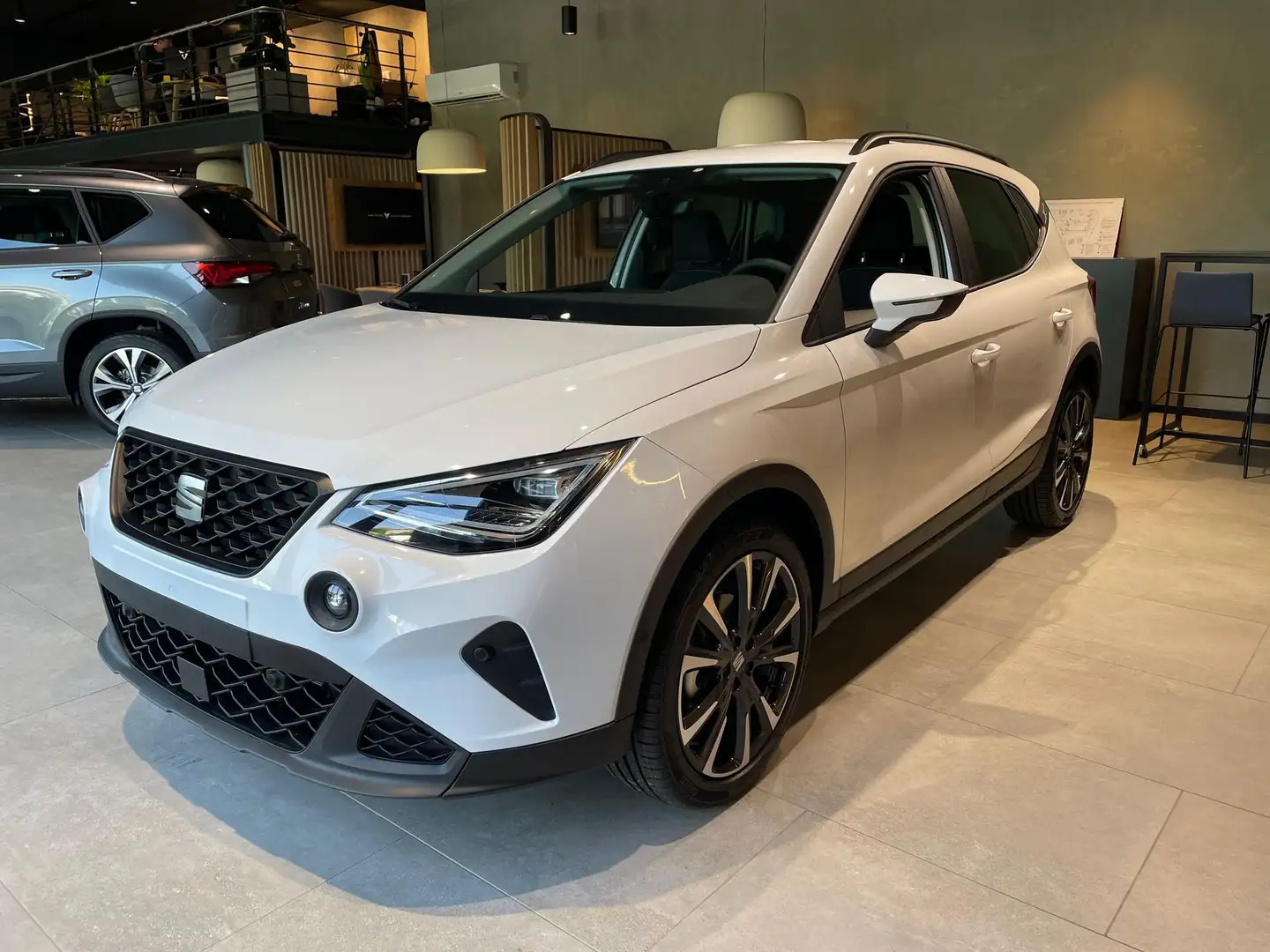 SEAT Arona 1.0 EcoTSI Black Edition Bianco - 1