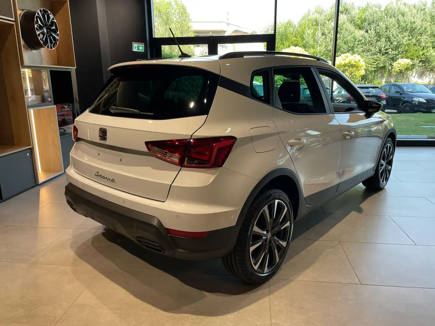 SEAT Arona 1.0 EcoTSI Black Edition Bianco - 2
