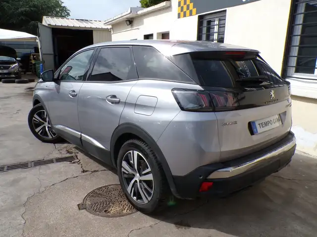 Peugeot 3008 view 3