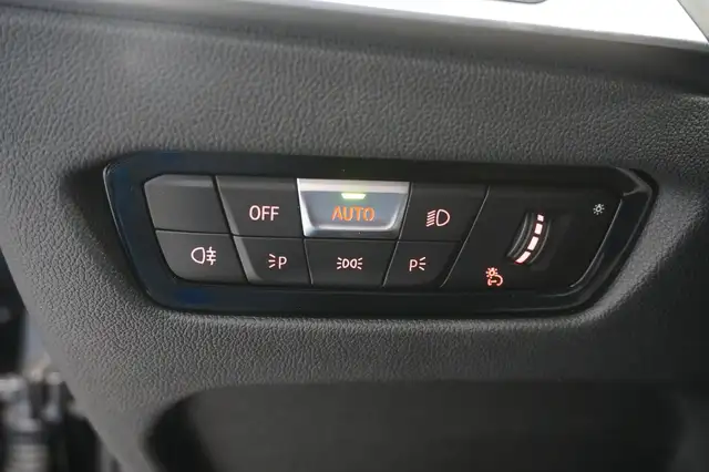 BMW 3 Series view 14