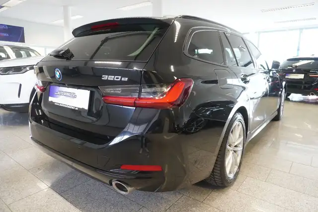 BMW 3 Series view 5