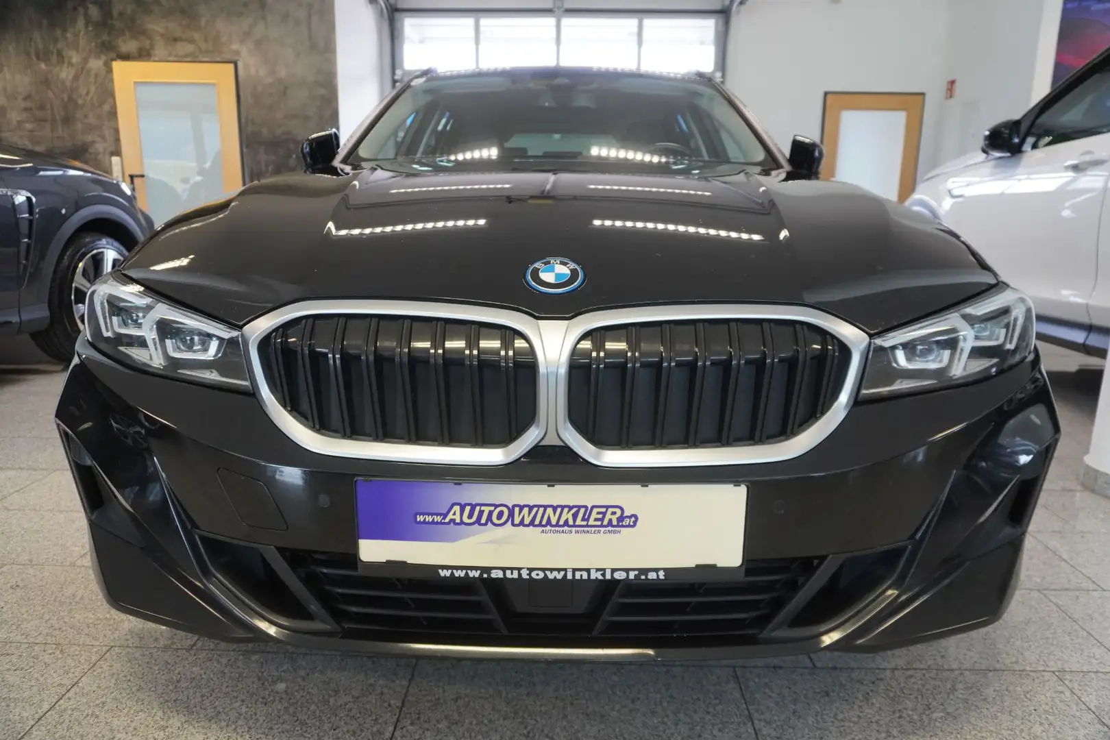 BMW 320 e PHEV xDrive Touring Aut. Virtual/Navi/Kamera Schwarz - 2