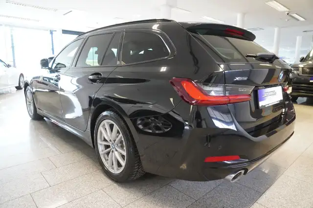 BMW 3 Series view 4