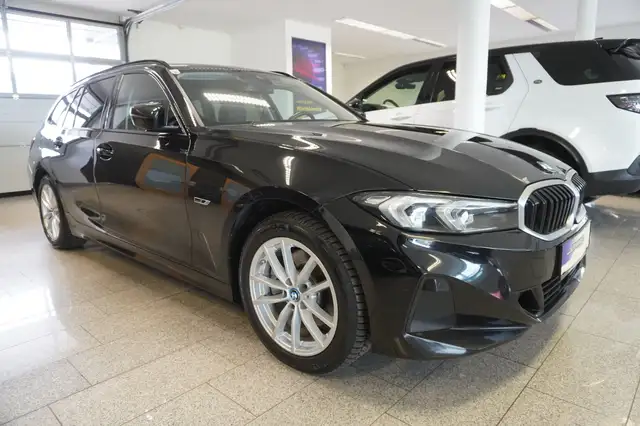 BMW 3 Series view 3
