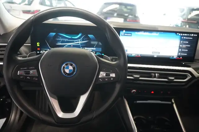 BMW 3 Series view 11