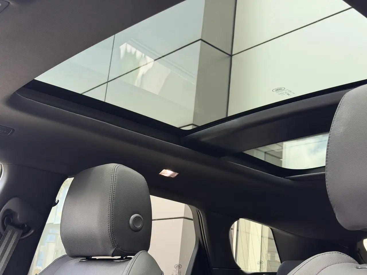Land Rover Range Rover Evoque 2026 — фото 12