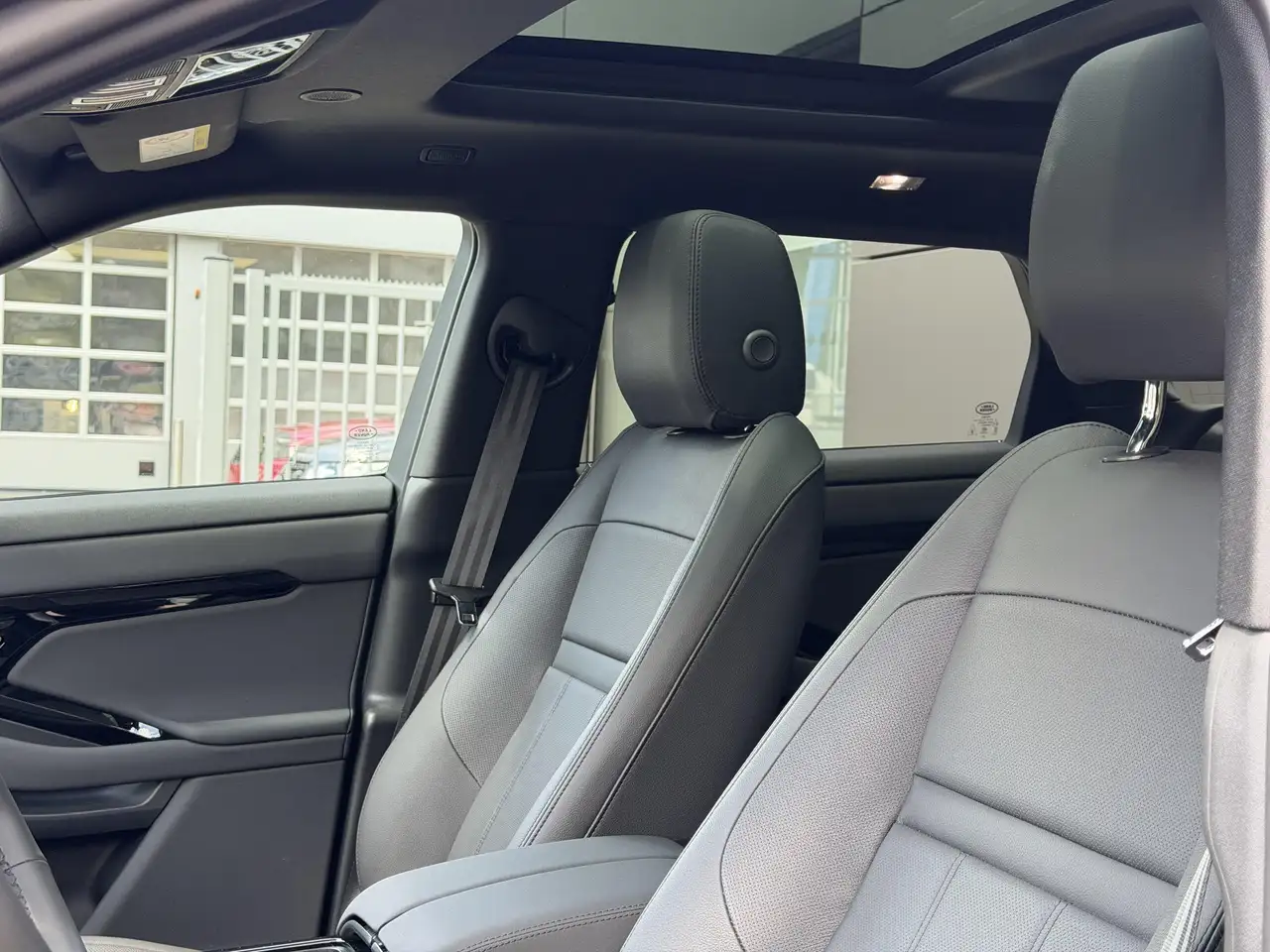 Land Rover Range Rover Evoque 2026 — фото 11