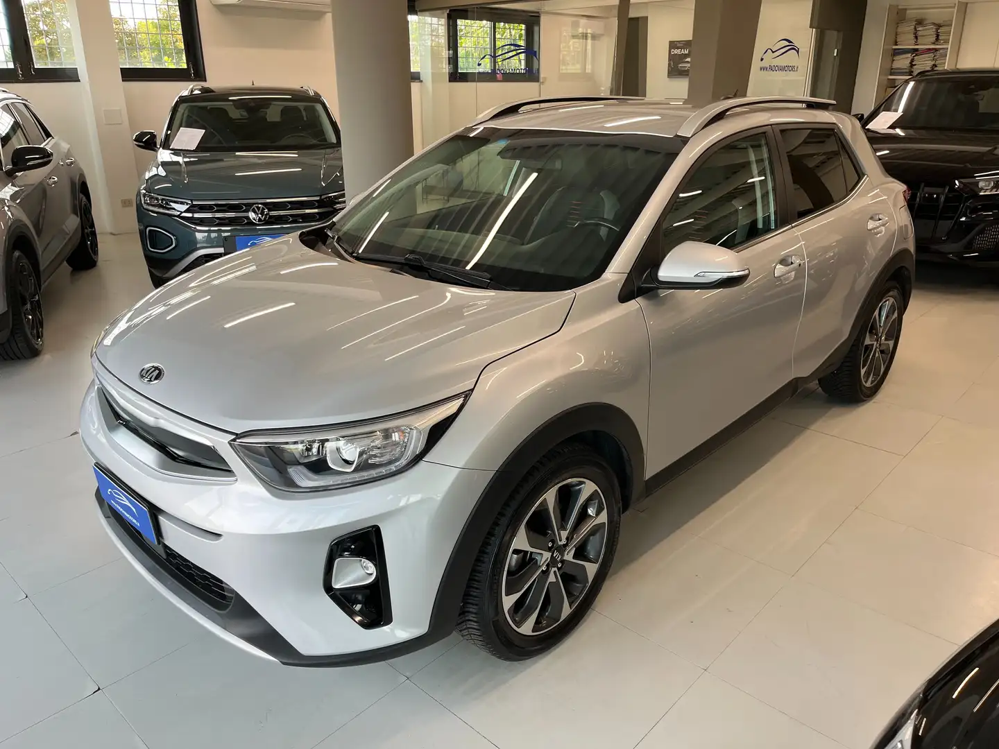 Kia Stonic 1.6 CRDI 110cv Energy Plateado - 1