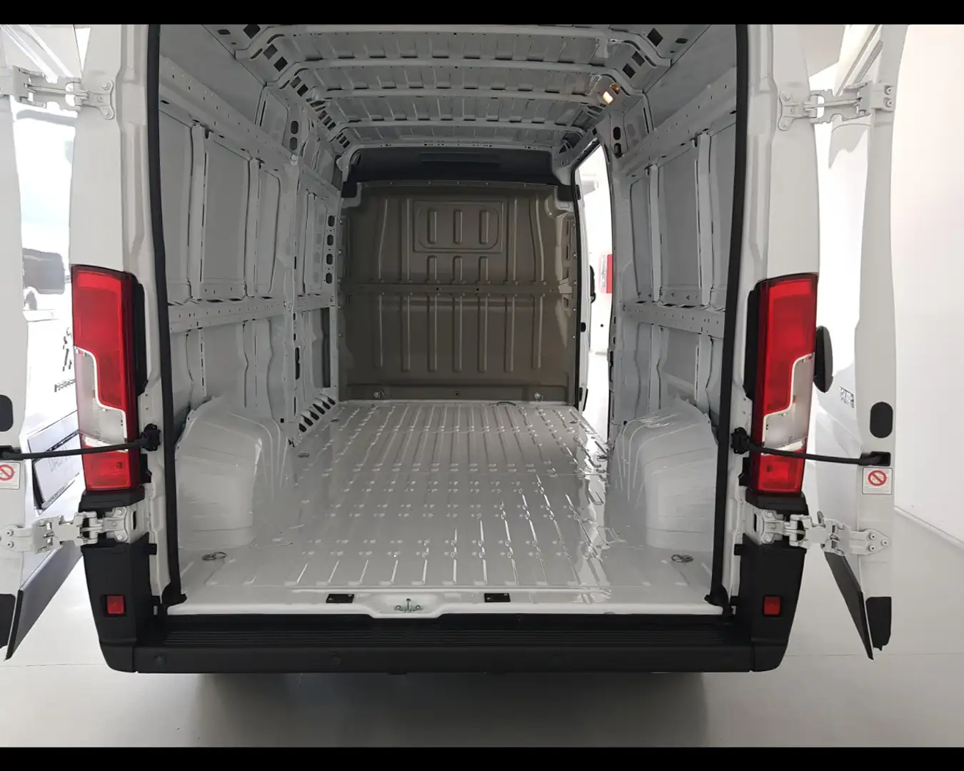 Peugeot Boxer 335 2.2 BlueHDi 140 S&S PLM-TM Furgone White - 2
