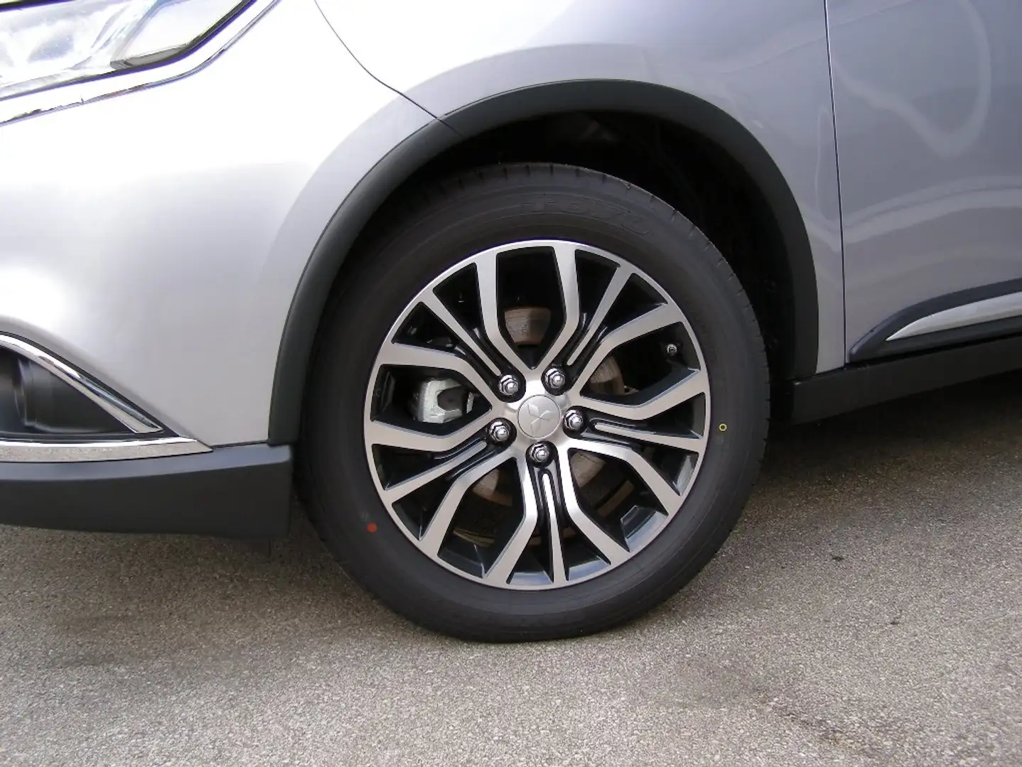 Mitsubishi Outlander 2,2 DI-D 4WD Instyle Led.Schwarz AS&G 17 Silber - 1