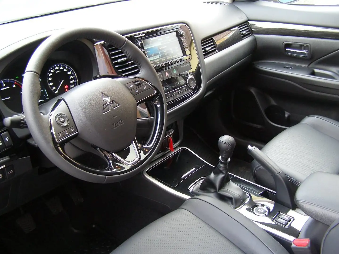 Mitsubishi Outlander 2,2 DI-D 4WD Instyle Led.Schwarz AS&G 17 Silber - 2