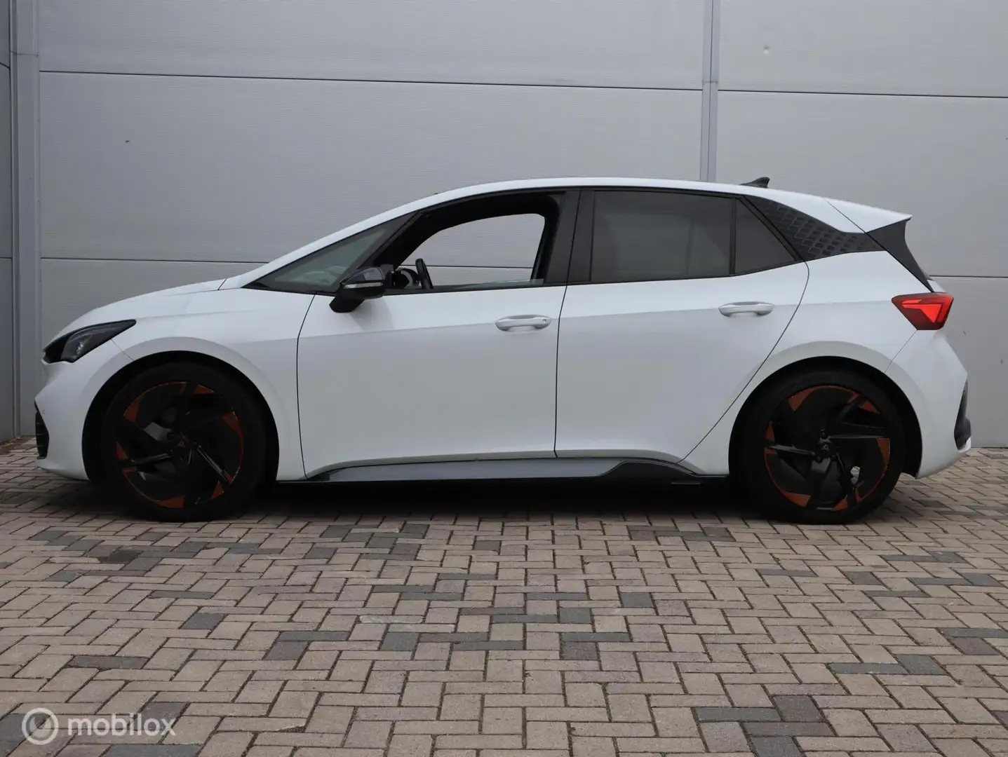 CUPRA Born Copper 62 kWh Pano HUD LED Alcantara ACC SOH 90% Weiß - 2