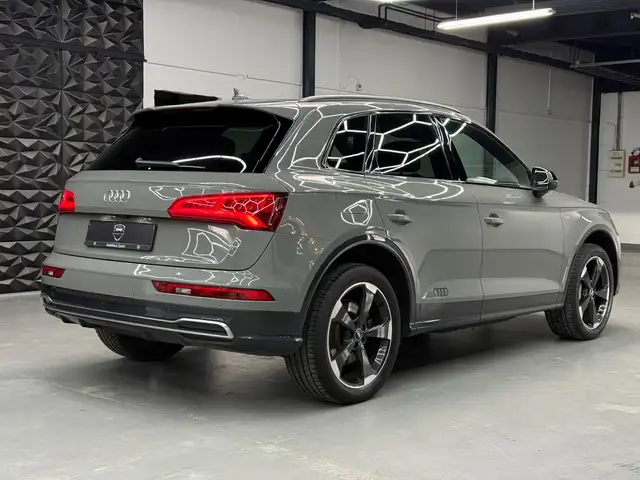 Audi Q5 view 8