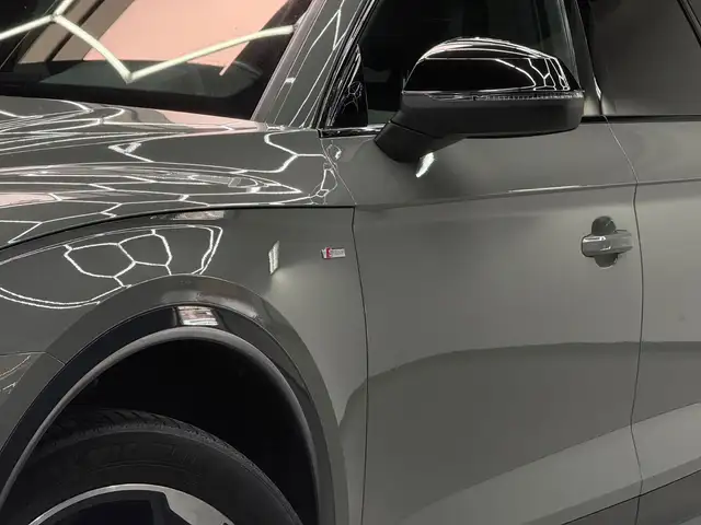 Audi Q5 view 3