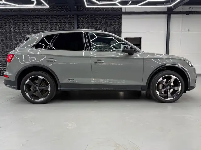 Audi Q5 view 11