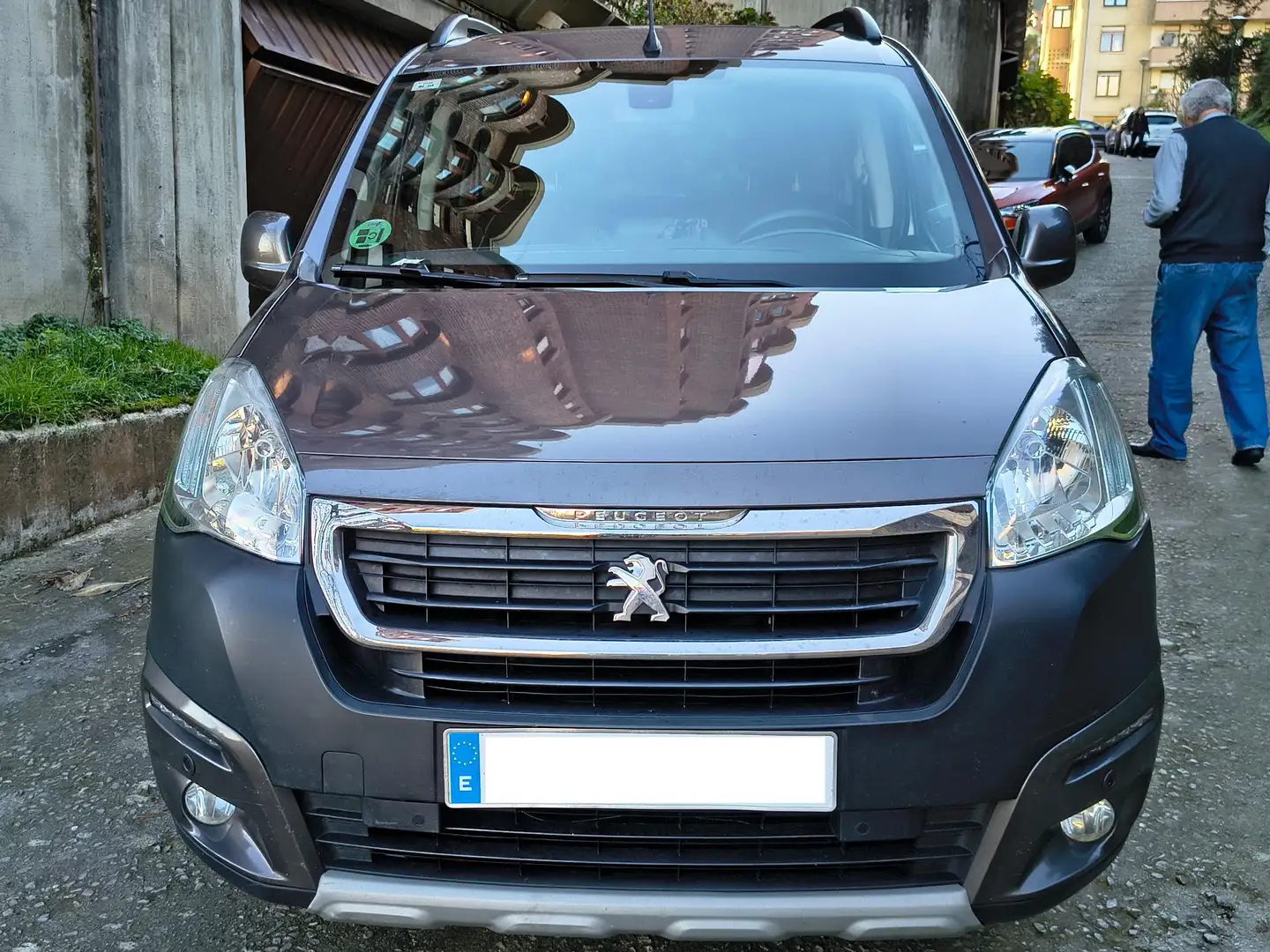 Peugeot Partner Partner Tepee 1.6BlueHDI Outdoor 100 Outdoor Marrón - 1