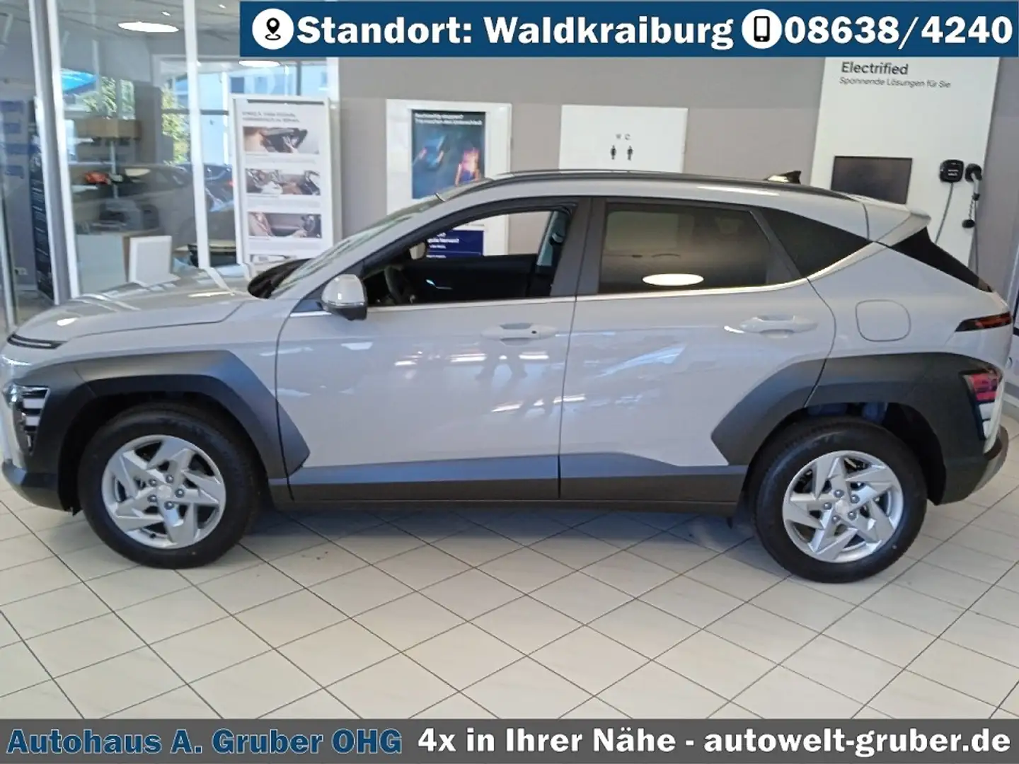Hyundai KONA Automatik Trend+Assistenz-Paket+ el. Heckklappe Grijs - 2