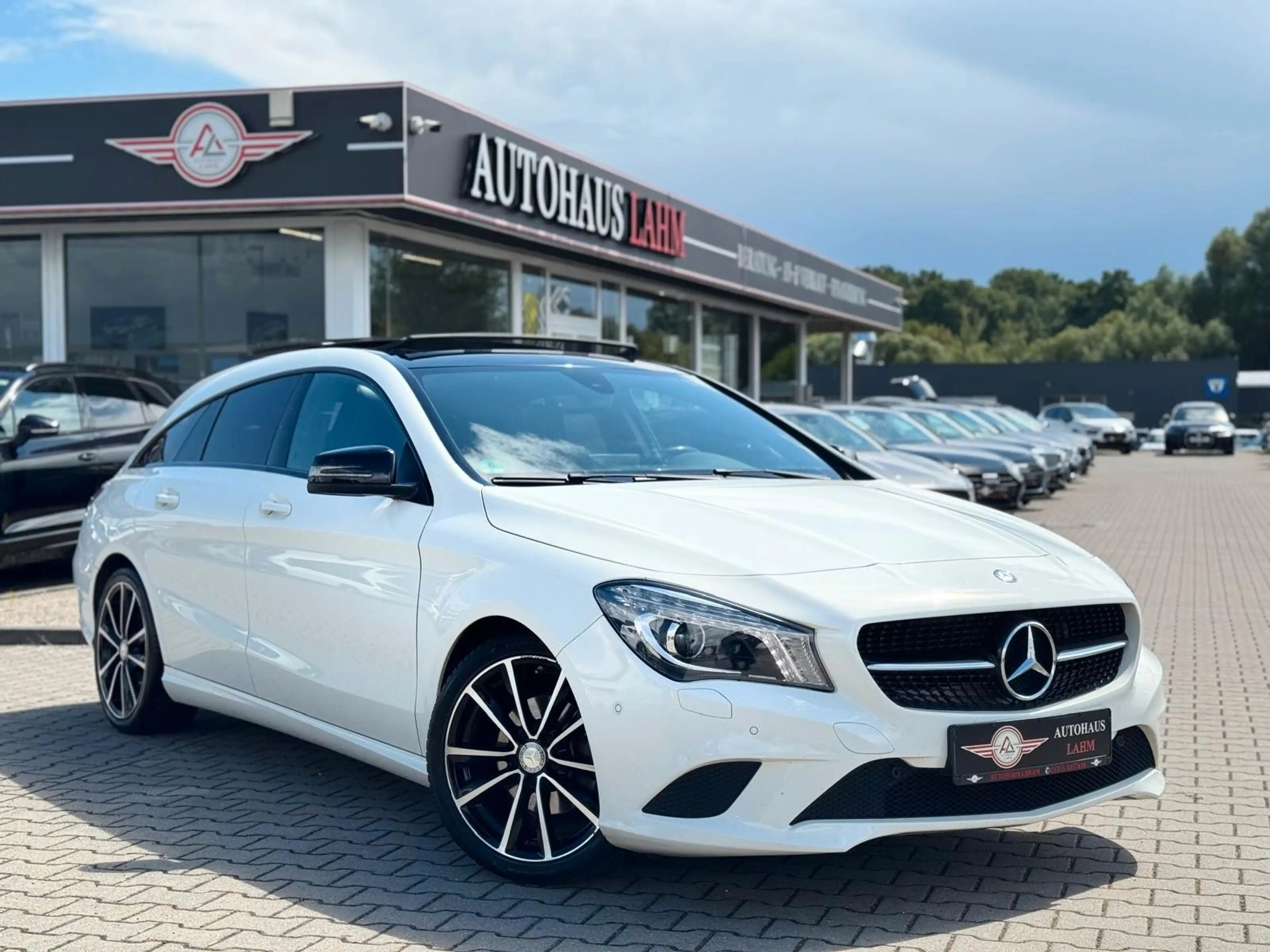 Mercedes-Benz CLA 200 7G-DCT*PANO*AHK*ALLWETTER*AMBIENTE*