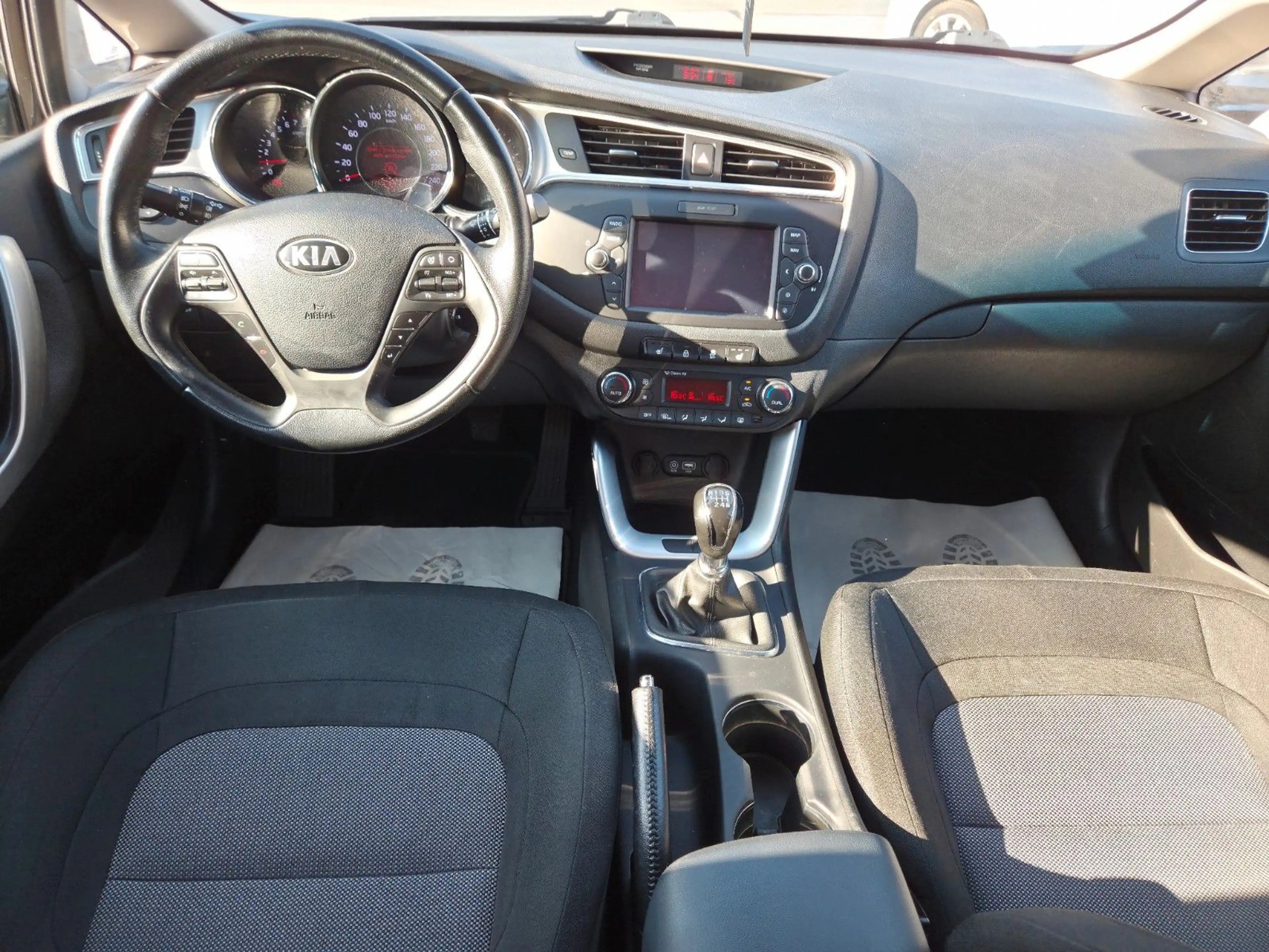 Kia Ceed / cee'd 1,6 Dream Team EDITION* INSP. + TÜV +BREMSEN NEU — photo 10