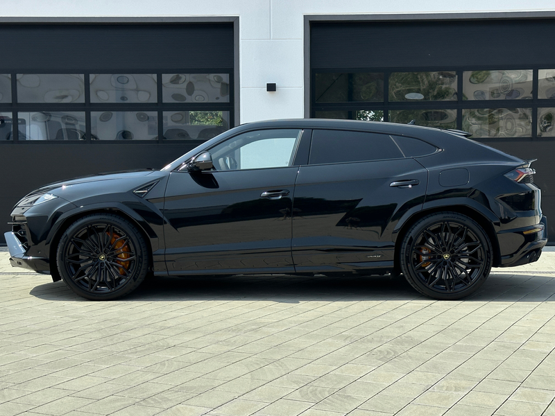 Lamborghini Urus Urus SE *FULL*CARBON*AKRAPOVIČ*B&O*STYLE*PANO*23" — photo 4