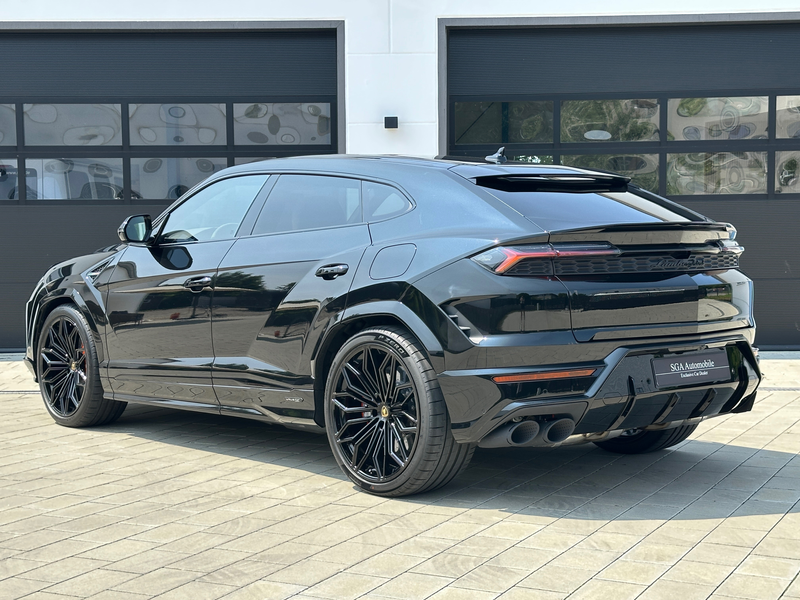 Lamborghini Urus Urus SE *FULL*CARBON*AKRAPOVIČ*B&O*STYLE*PANO*23" — photo 5