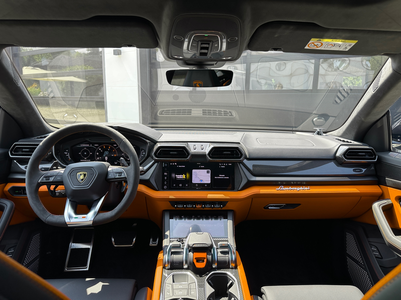 Lamborghini Urus Urus SE *FULL*CARBON*AKRAPOVIČ*B&O*STYLE*PANO*23" — photo 10