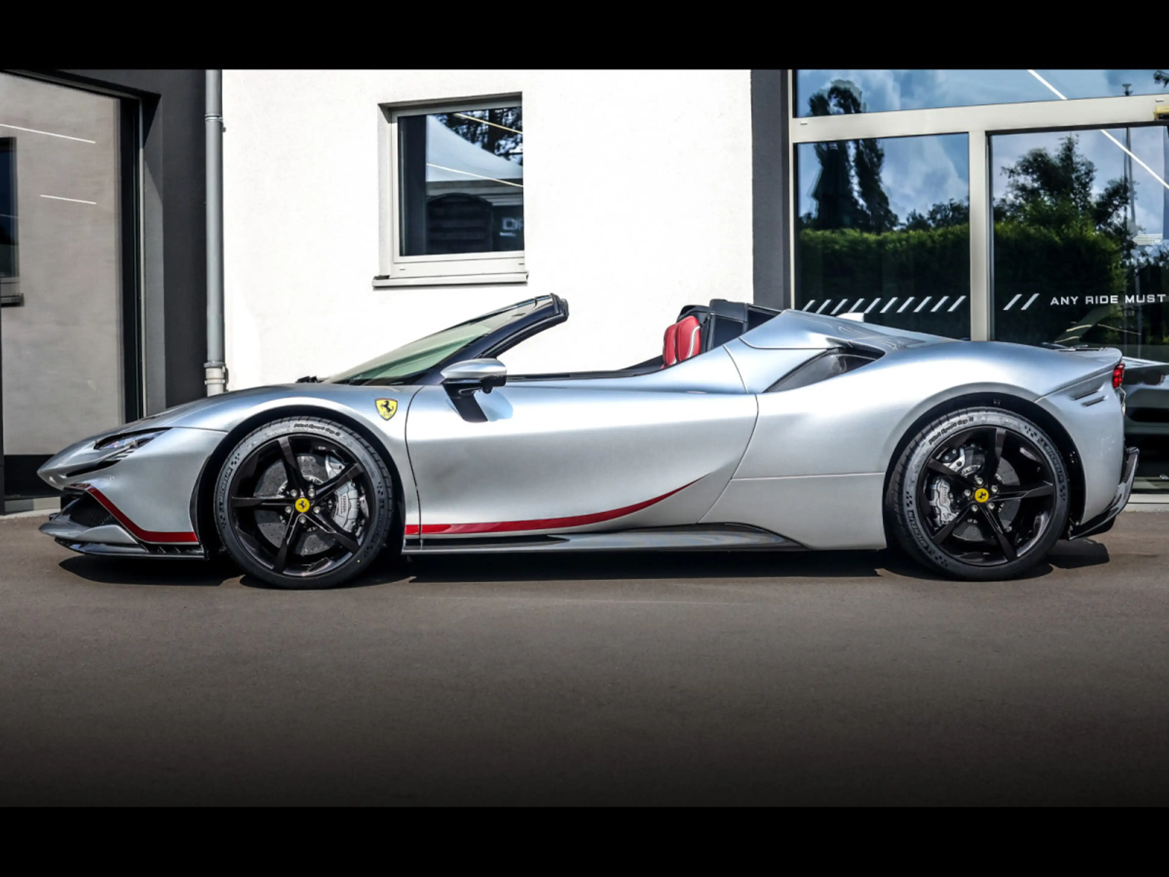 Ferrari SF90 Spider ATELIER°SANUSILVER°NERO PUROSANGUE°PPF°CARBON°LIFT — photo 2