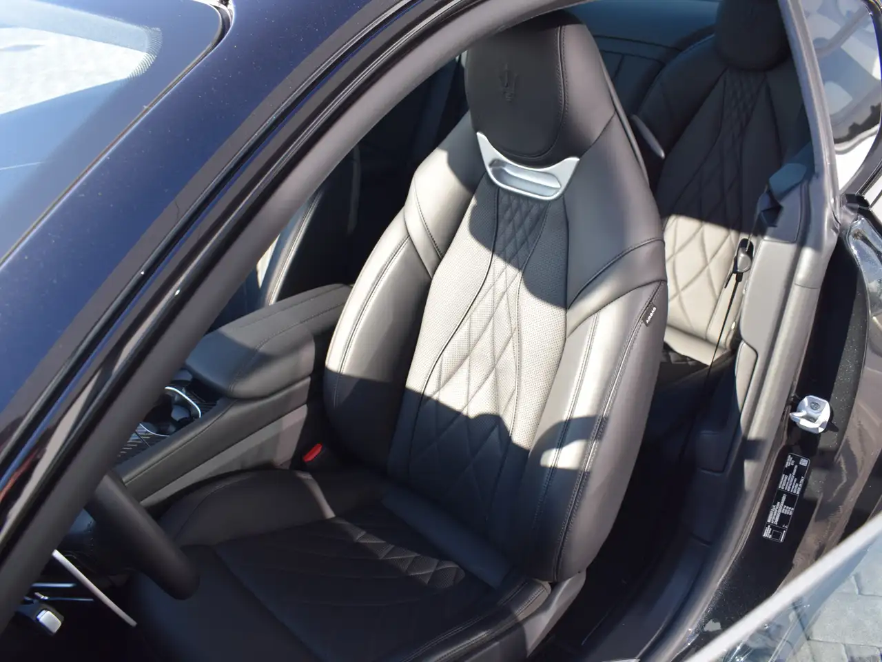 Maserati GranTurismo 2023 — фото 12