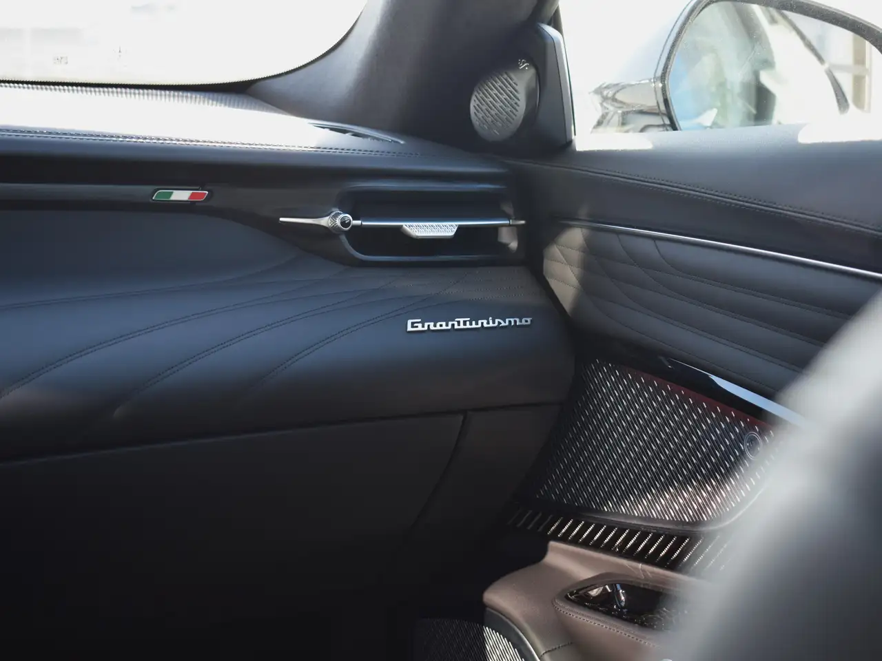 Maserati GranTurismo 2023 — фото 14